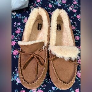 Lamo Men's Brown Moccasin Faux Sherpa Lined Slippers EUC Size 12